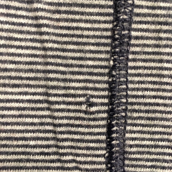 Abercrombie & Fitch Muscle T-Shirt. Size Medium - Picture 4 of 4